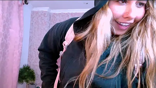 Chatroom XXX en direct de Sofiazaf_