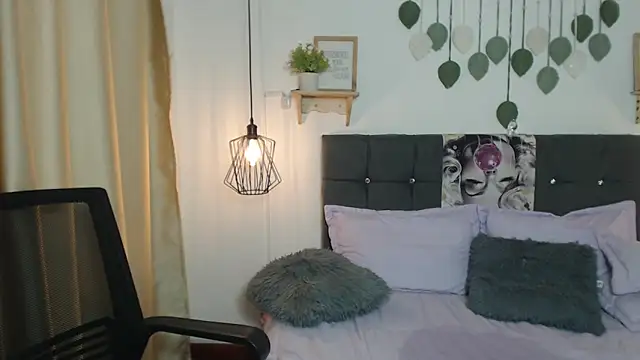 Emma_hassani Chat XXX in diretta