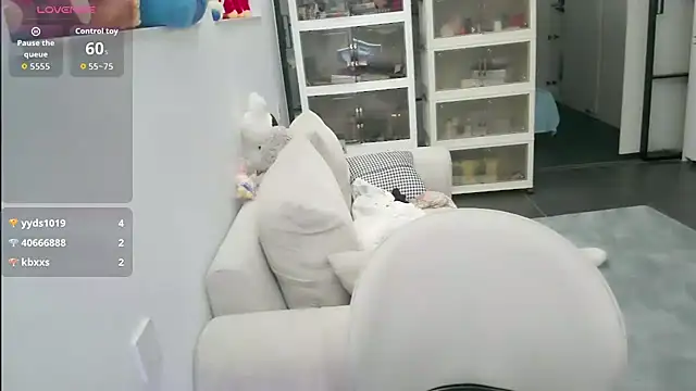 Golden-ee Show Webcam