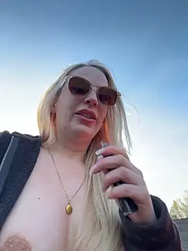 June695_ Live XXX-chat