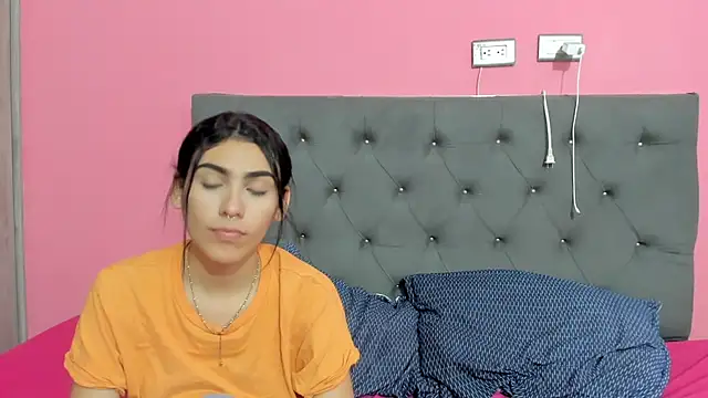 ariloe_quintero Adlı Modelin Canlı XXX Sohbeti