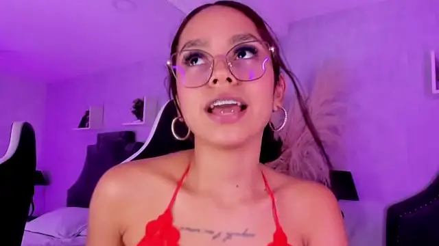 แชท XXX สดของ CarolineFyre