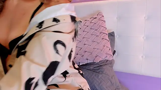 Charlotte11-11's Live XXX Chat