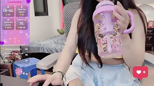 Caryln-Bun: онлайн-секс-чат