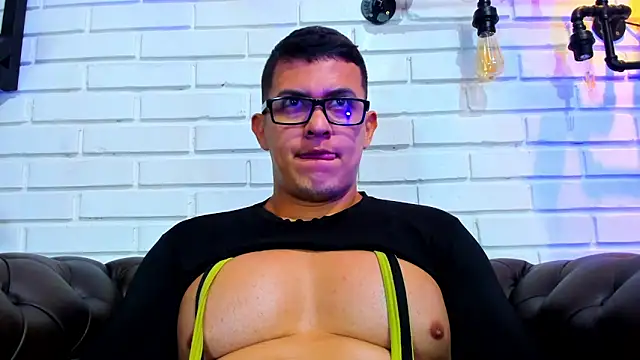 Chat +18 de RomanCroft ao vivo