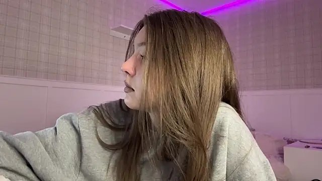 Webkamerová show CassondraBern