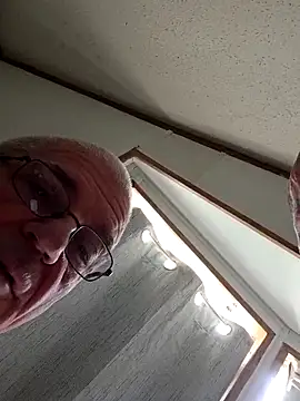 Casey884life: διαδικτυακό σόου στην κάμερα