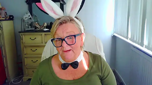 BridgetBlueEyes' Live XXX Chat