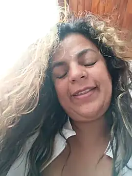 Mia-Glow Adlı Modelin Canlı XXX Sohbeti