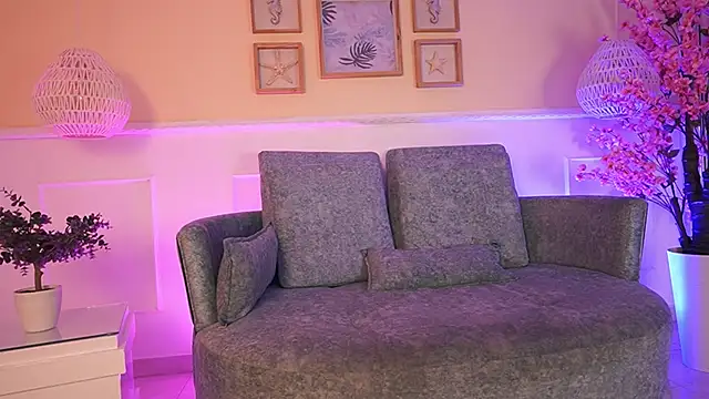 LucyWeisserのライブXXXチャット