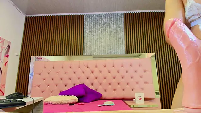 LUCIANA_FOX_TS' Live XXX Chat