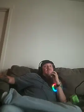 yourMasterisBored Show in webcam