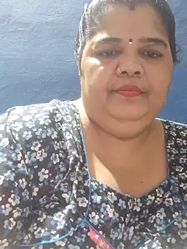 XXX chat uživo modela tamilthanushri