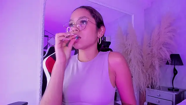 แชท XXX สดของ CarolineFyre