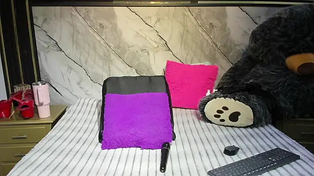 Niyirey1 Adlı Modelin Canlı XXX Sohbeti