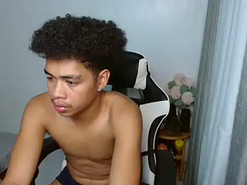 Show modela curlyasian_njxx na web-kameri