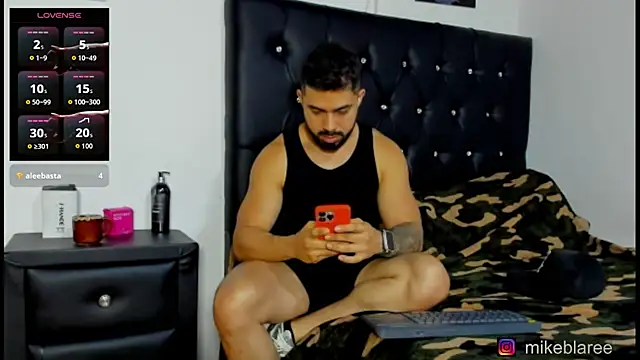 แชท XXX สดของ mikeblaree