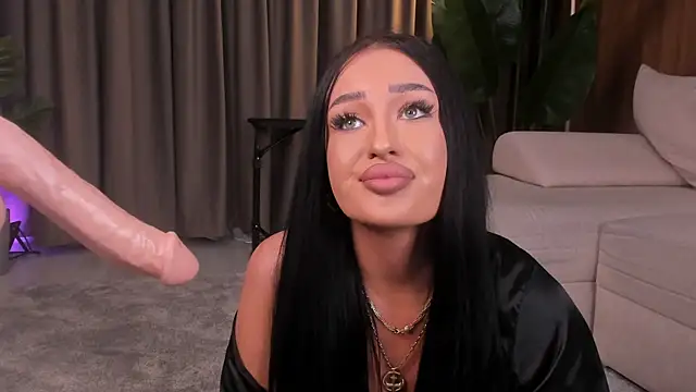 EmeraldKat Adlı Modelin Canlı XXX Sohbeti