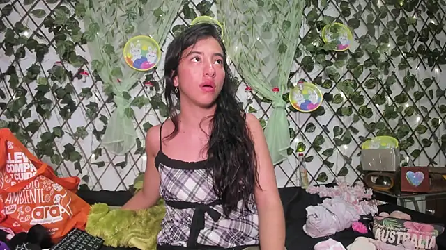 LittlePeach_ élő XXX-chatje