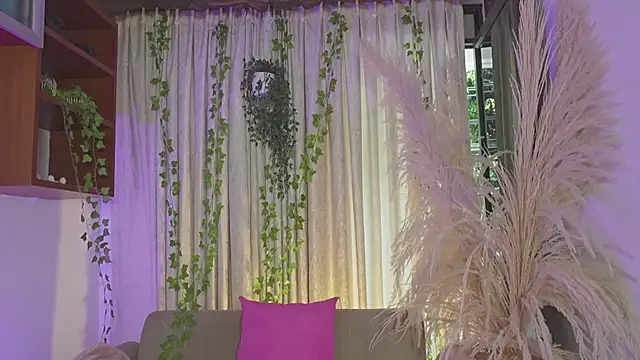 Chat XXX en directo de HannaRhodes