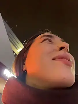 Holly_Play 即時 XXX 聊天