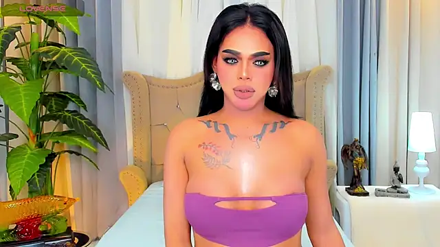 MochaliciousTransOnTop Webcam Show