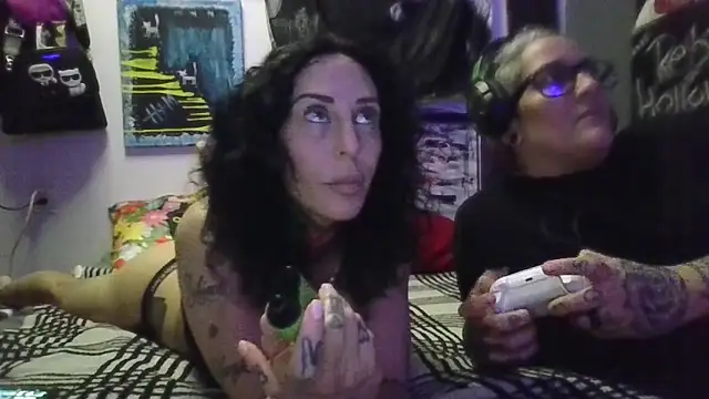 inkdhollow1 Show in webcam