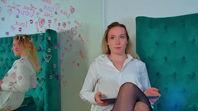 ElaraVoltage: απευθείας συνομιλία ΧΧΧ