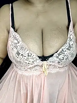 Pokazy przed kamerką – Curvy_Pooja