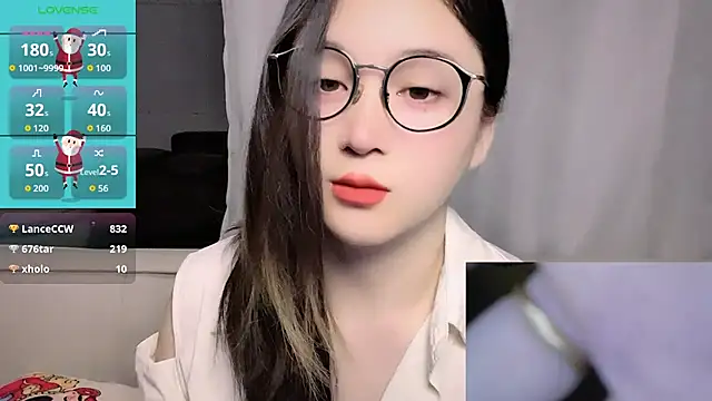 woaiqinqin Adlı Modelin Canlı XXX Sohbeti