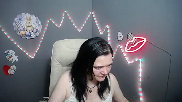 LauraFinn 即時 XXX 聊天