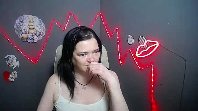 LauraFinn live XXX chat