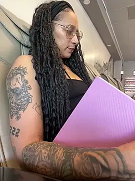 Shuggabutt élő XXX-chatje