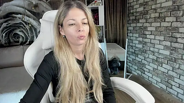 Živý XXX chat Eva_Melow