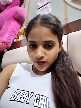 Naina11100 即時 XXX 聊天