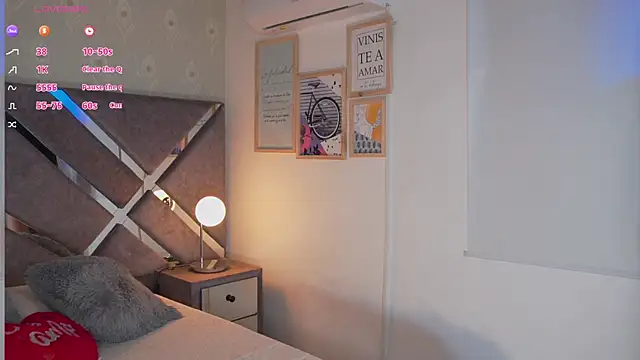 Naomi-GrayのライブXXXチャット