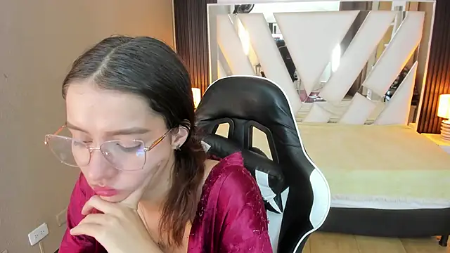 Linda4Petite: онлайн-секс-чат