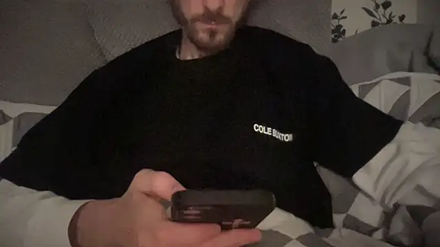 Show modela Big8inchUncutCock na web-kameri