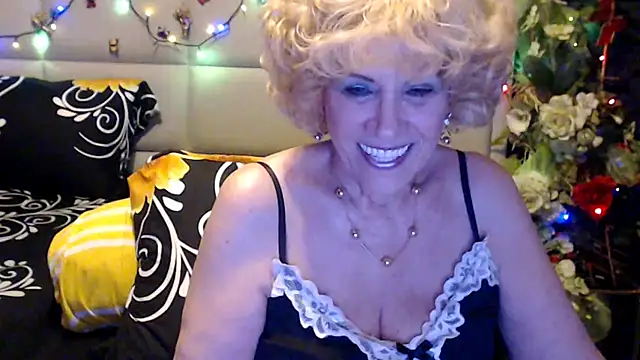 HappyWomanOn Webcam show