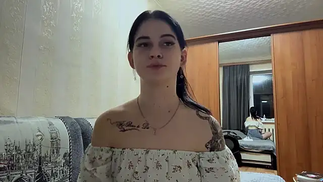 BellaLuxury Adlı Modelin Canlı XXX Sohbeti