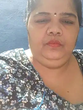 XXX chat uživo modela tamilthanushri