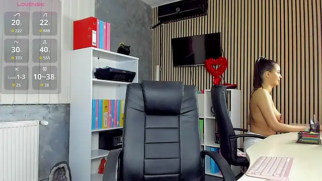 OfficeGirls Show in webcam