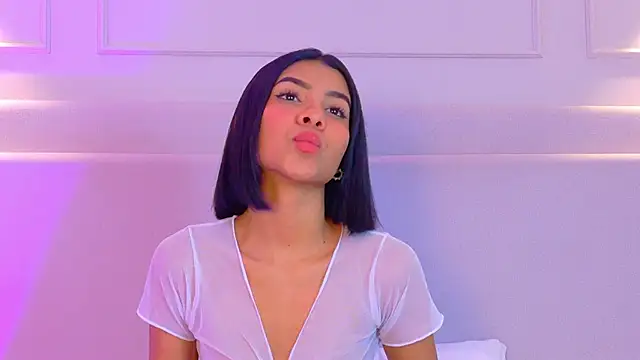 NaomiKlarc Live XXX-chat