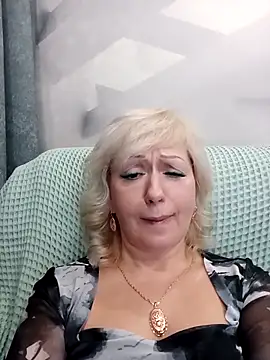 EmilyFanks: διαδικτυακό σόου στην κάμερα