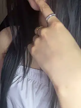 Yiyina_17 Live XXX-Chat