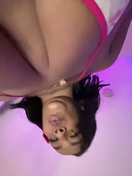 Chat +18 de YariRose ao vivo