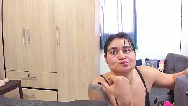 Chat +18 de andreita_trujillos ao vivo