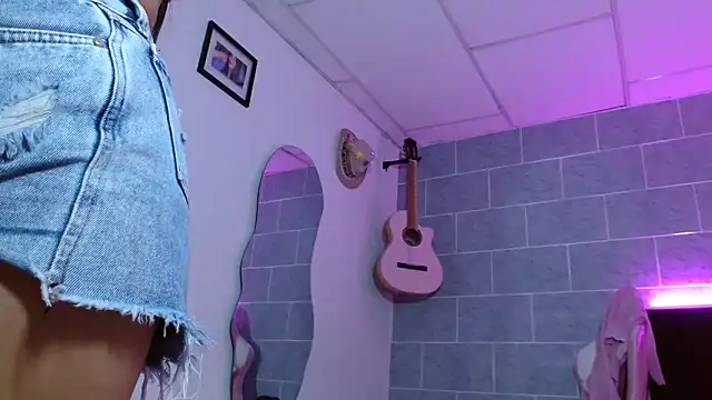 Lolaa_0123's Live XXX Chat