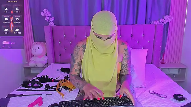 Nayla-Mouna's Webcam Show