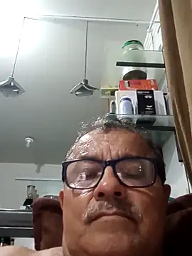 Misterymem63 Show in webcam